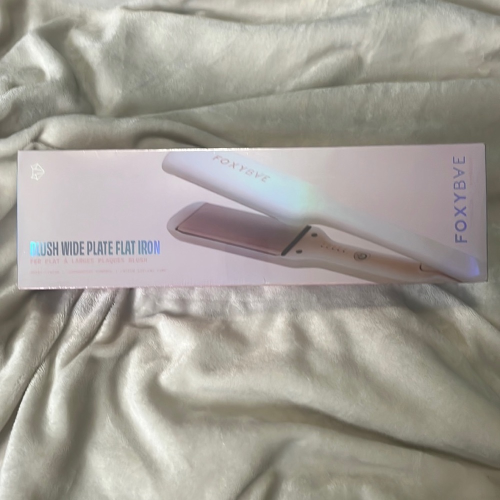 NIB: FOXYBAE Blush Wide Plate Flat Iron - Fast Hair Straightener